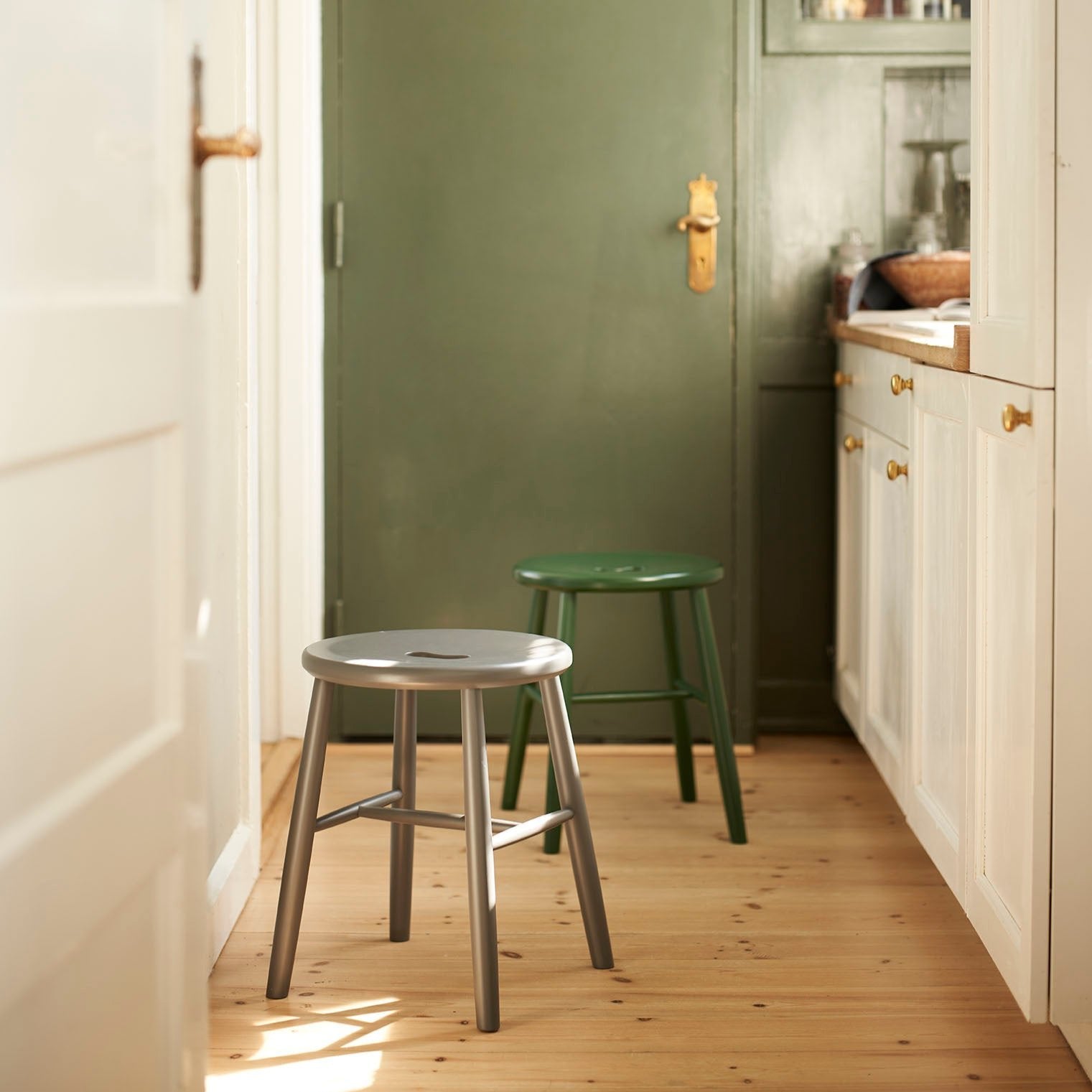 J27 - Hocker - Buche - Emerald Green